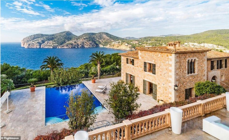 Ενα σπίτι ανάκτορο των 2 εκατ. ευρώ στη Ρόδο, ανάμεσα στα τοπ-5 με τα περισσότερα views σε Βρετανικό μεσιτικό 10 Το πρώην παλάτι της Κλόντια Σίφερ