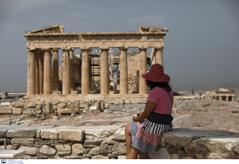 Γυναίκα στην Ακρόπολη