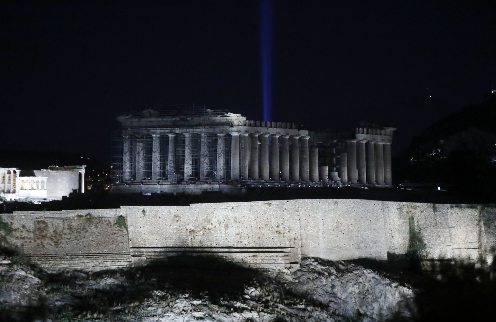 Ο νέος φωτισμός της Ακρόπολης δια χειρός Ελευθερίας Ντεκώ 