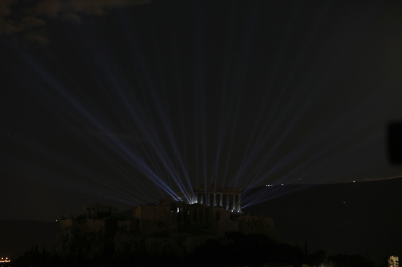 Ο νέος φωτισμός της Ακρόπολης δια χειρός Ελευθερίας Ντεκώ