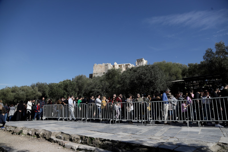 Η ελεύθερη είσοδος στους αρχαιολογικούς χώρους συνοδεύτηκε και από καλοκαιρία