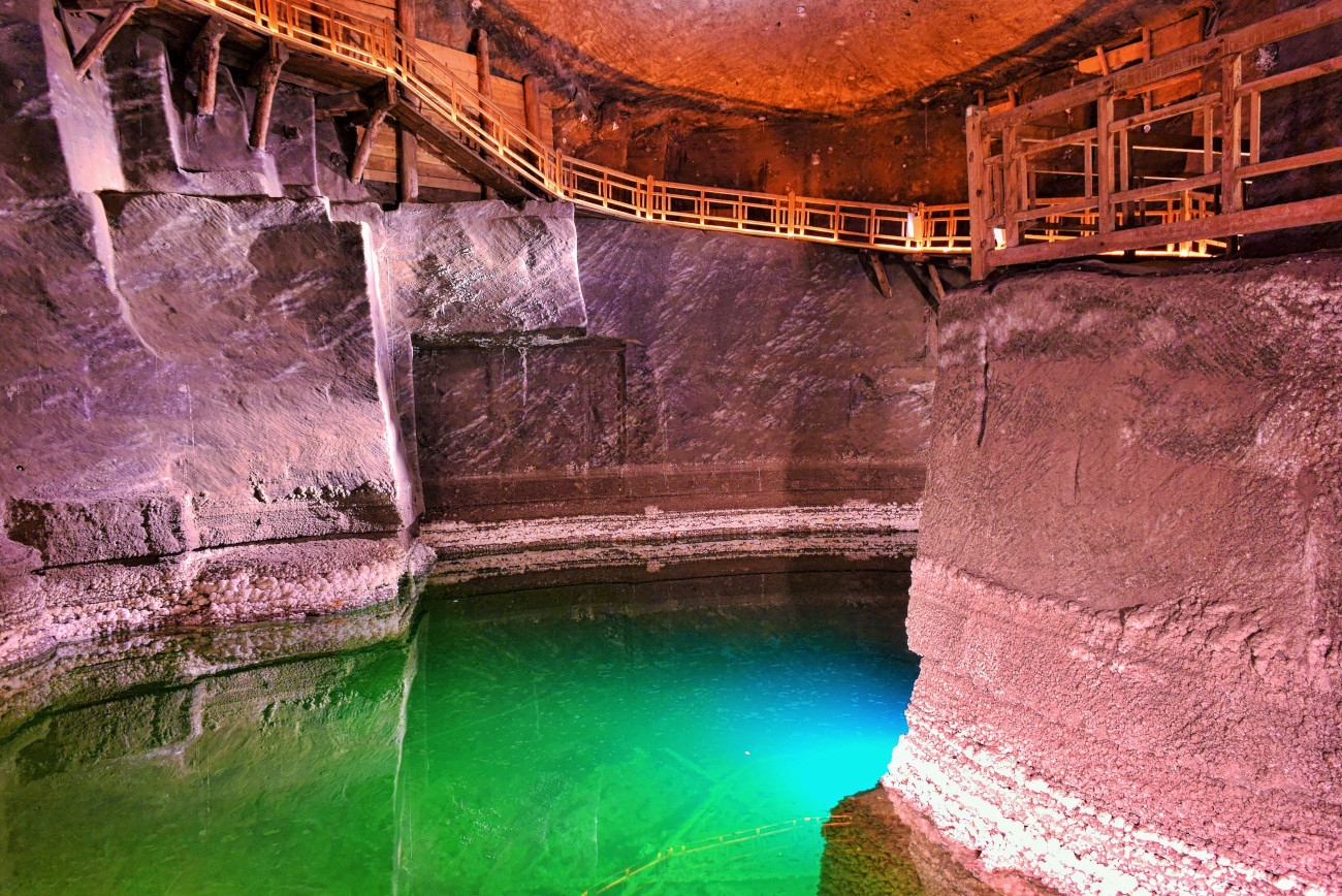 Το Αλατωρυχείο της Βιελίτσκα εκτείνεται σε εννέα υπόγεια επίπεδα και φθάνει σε βάθος τα 327 μέτρα