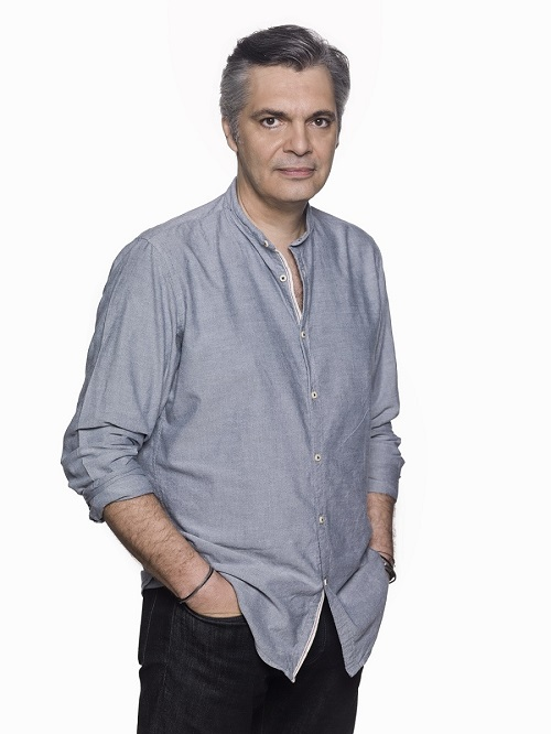 Ο Άλκις Κούρκουλος και η περιπέτειά του που θα φέρει όλη την παρέα του Λόγω Τιμής ξανά μαζί