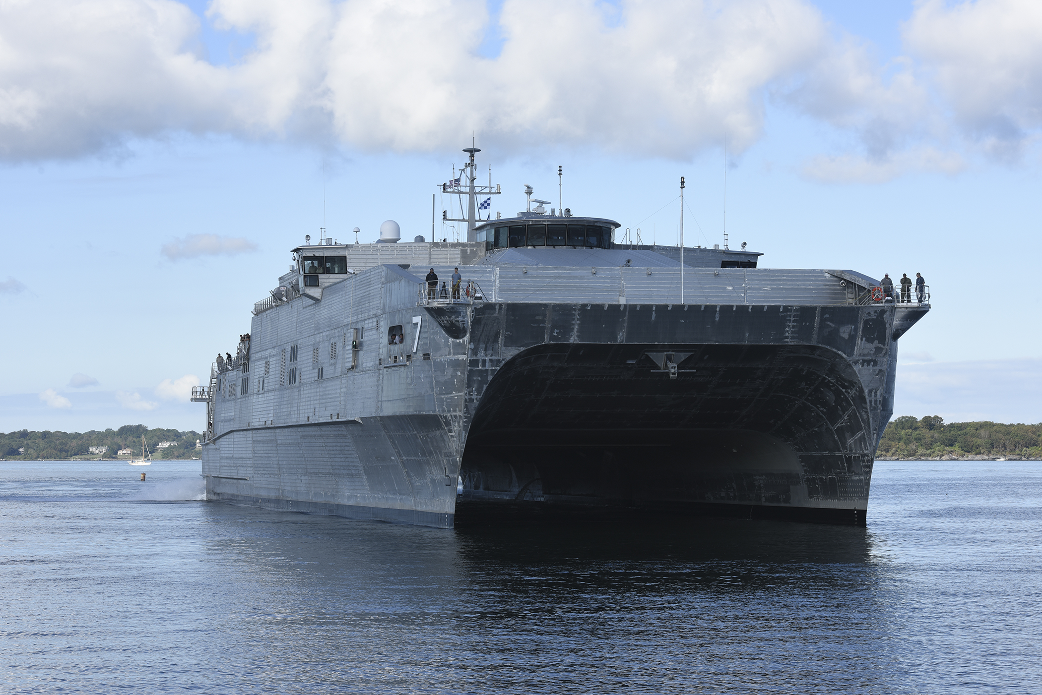 θηριώδες» καταμαράν USNS Carson City