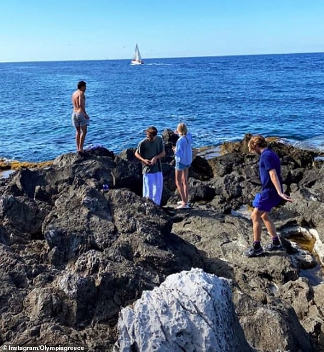Η Μαρία Ολυμπία με τα αδέρφια της και τον σύντροφό της