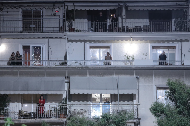 Ανάσταση στα μπαλκόνια για τους έκαναν οι Αθηναίοι
