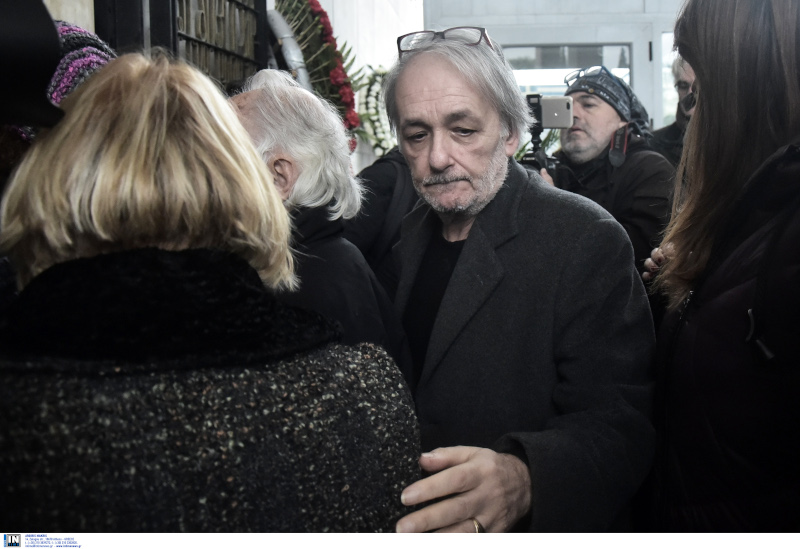 Απαρηγόρητος ο Ανδρέας Μικρούτσικος στην κηδεία του αδερφού του, Θάνου