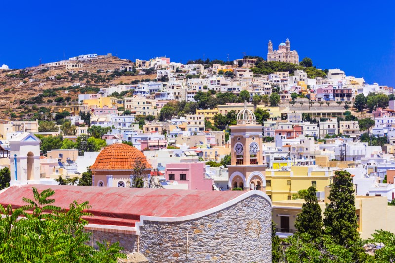Τα χρωματιστά σπίτια στην Άνω Σύρο