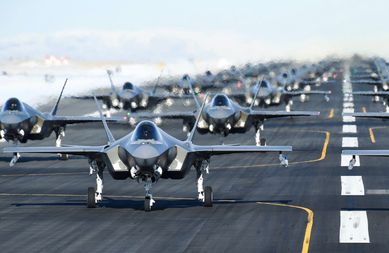 Πολεμική άσκηση 52 μαχητικών Stealth πραγματοποίησαν χθες οι ΗΠΑ