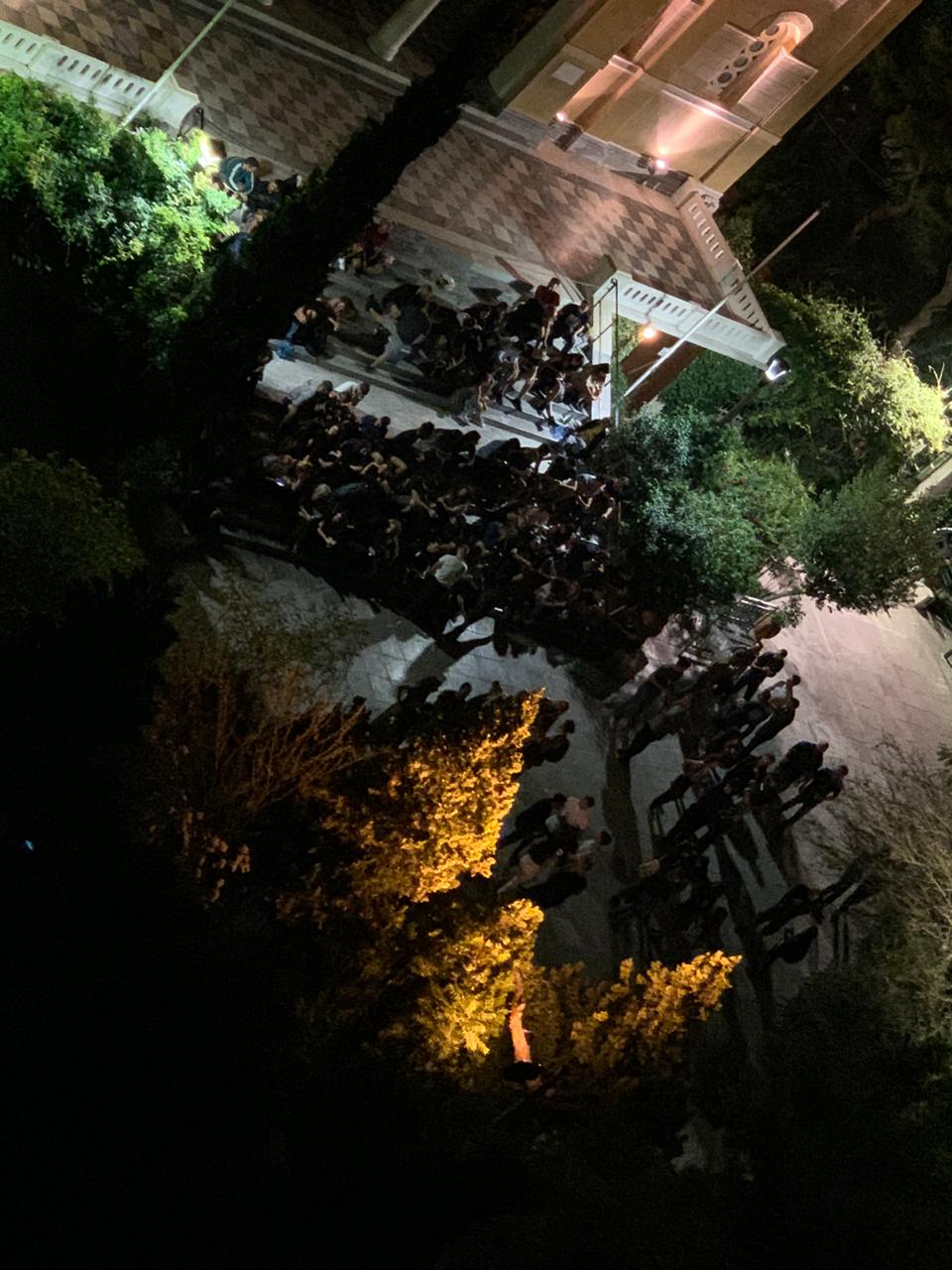 Πάρτι με 300 άτομα στον περίγυρο του ιερού ναού Αγίου Νικολάου, στα Εξάρχεια
