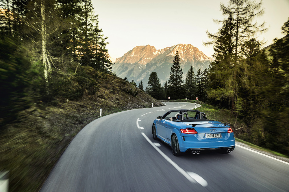 Τo νέο Audi TTS Competition plus έχει 320 ίππους