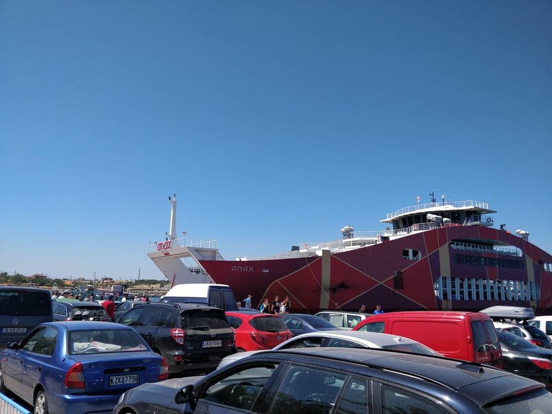Αυτοκίνητα στο λιμάνι