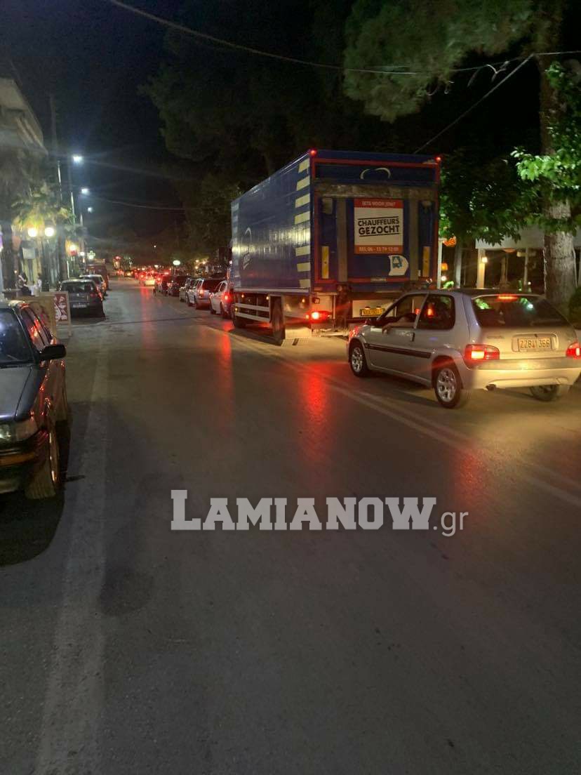 Ουρά αυτοκινήτων στο λιμάνι Ωρωπού