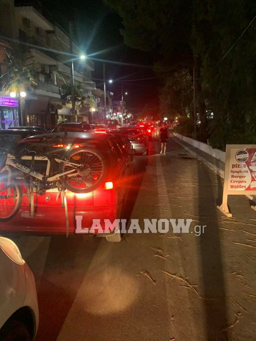 Ουρά αυτοκινήτων στο λιμάνι Ωρωπού