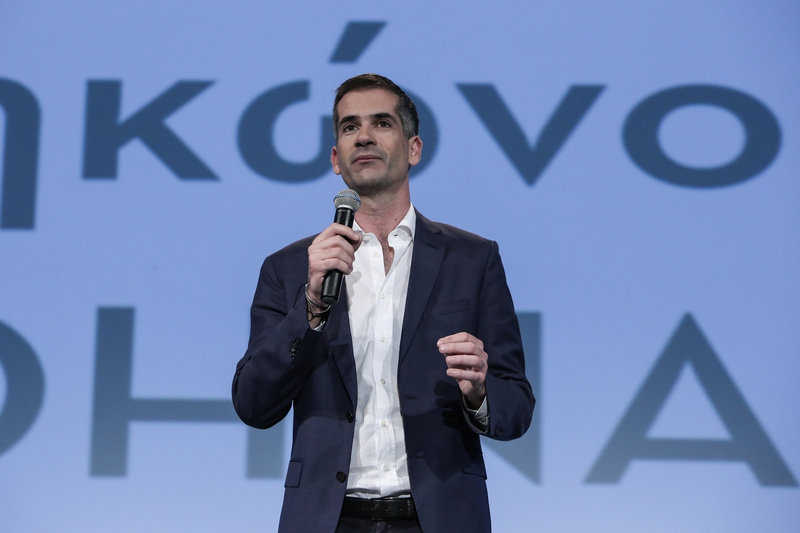 Ο Κώστας Μπακογιάννης στο βήμα -Φωτογραφία: George Vitsaras / SOOC