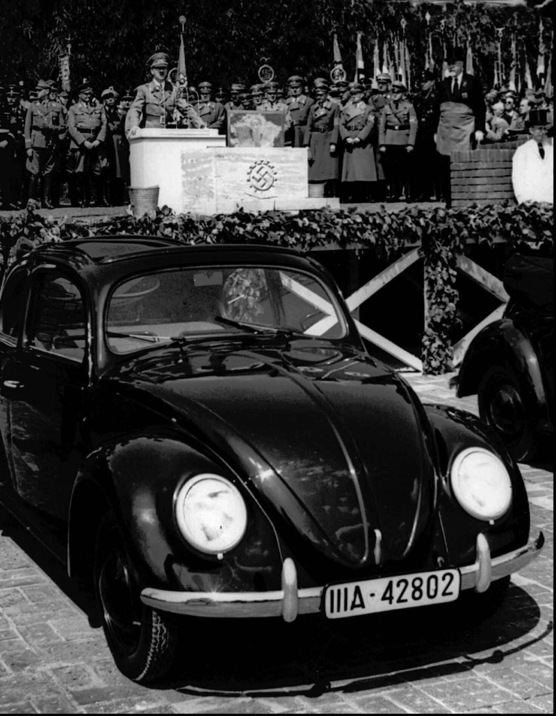 Ο Χίτλερ μιλά στις 26 Μαΐου 1938 στα εγκαίνια του εργοστασίου Volkswagen στην Κάτω Σαξωνία