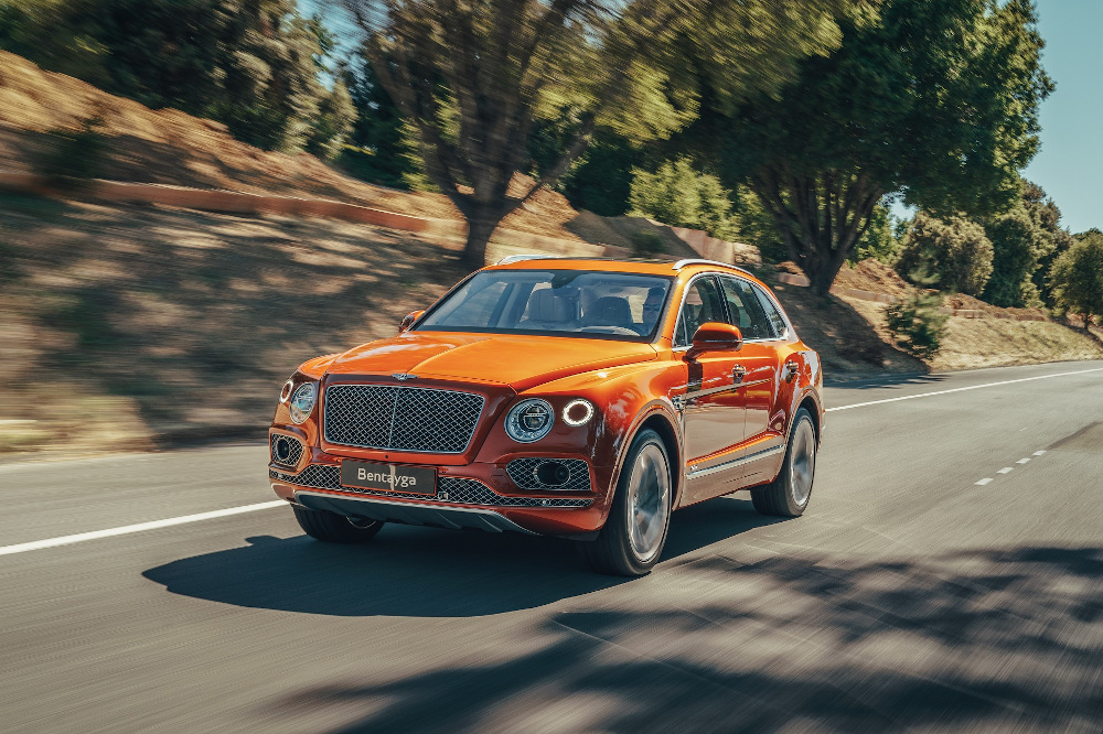 Παραδόθηκαν οι πρώτες plug-in υβριδικές Bentley Bentayga Hybrid