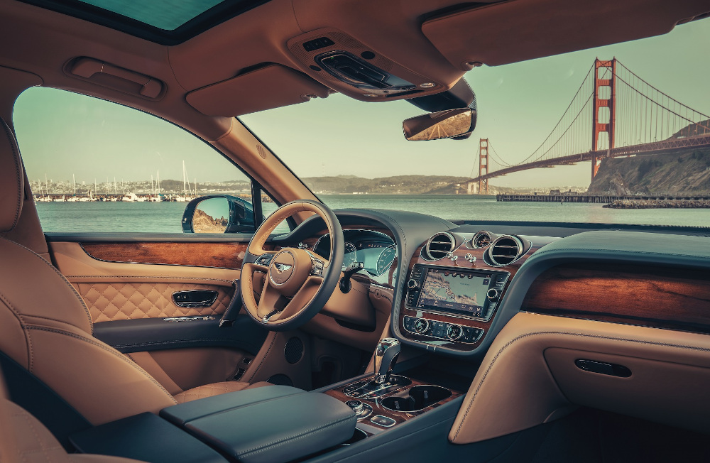 Παραδόθηκαν οι πρώτες plug-in υβριδικές Bentley Bentayga Hybrid