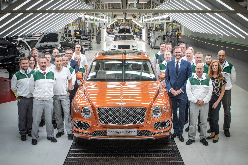 Παραδόθηκαν οι πρώτες plug-in υβριδικές Bentley Bentayga Hybrid