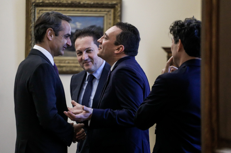 Ο Κώστας Βλάσης με τον πρωθυπουργό και τον κυβερνητικό εκπρόσωπο, Στέλιο Πέτσα