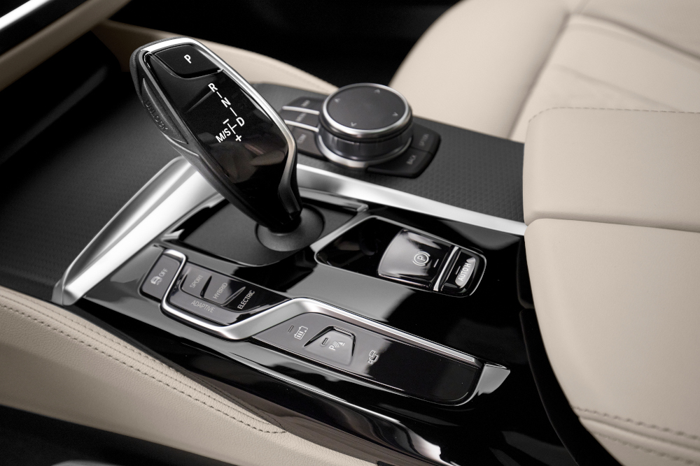 H BMW ανανεώνει τη Σειρά 5