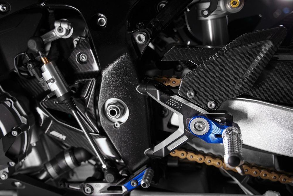 BMW M 1000 RR με 212 άλογα -Εντυπωσιακές εικόνες