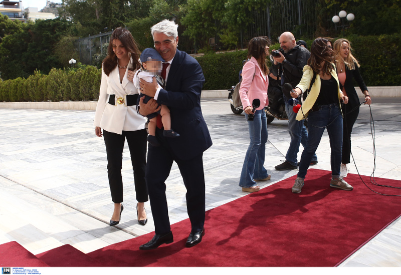 Ο Σίμος Κεδίκογλου με την οικογένειά του