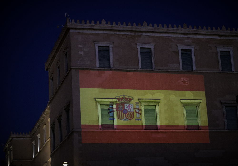 Τα χρώματα της Ισπανάις στο κτίριο της Βουλής των Ελλήνων