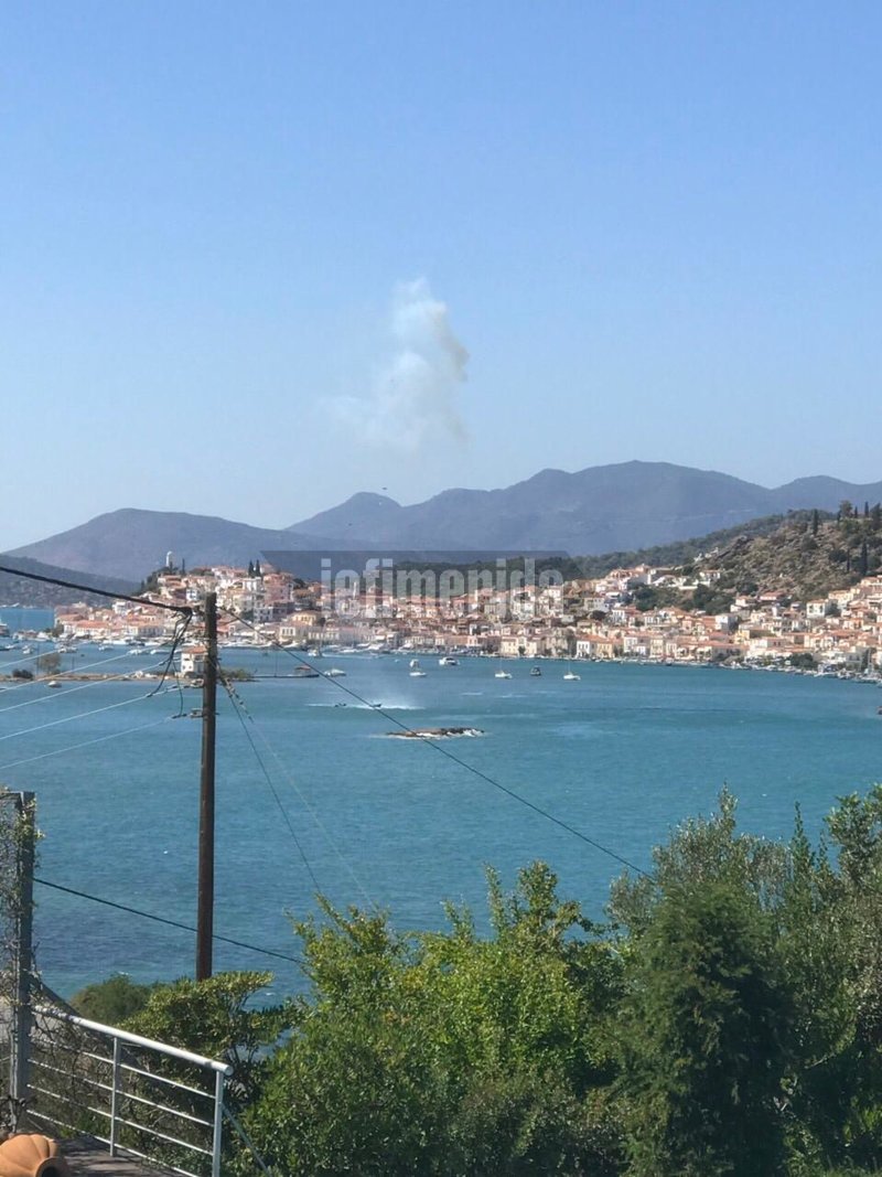 Η στιγμή που πέφτει το ελικόπτερο στη θάλασσα