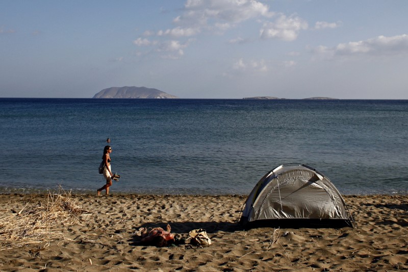 Σκηνή κάμπινγκ σε παραλία 