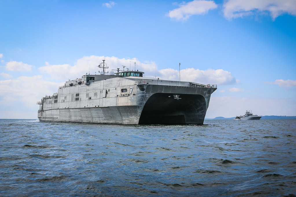 θηριώδες» καταμαράν USNS Carson City