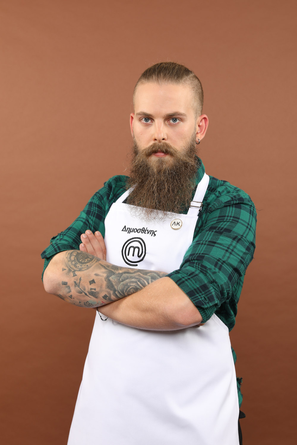 Ο Δημοσθένης Μασσαλάς με την ποδιά του MasterChef 4