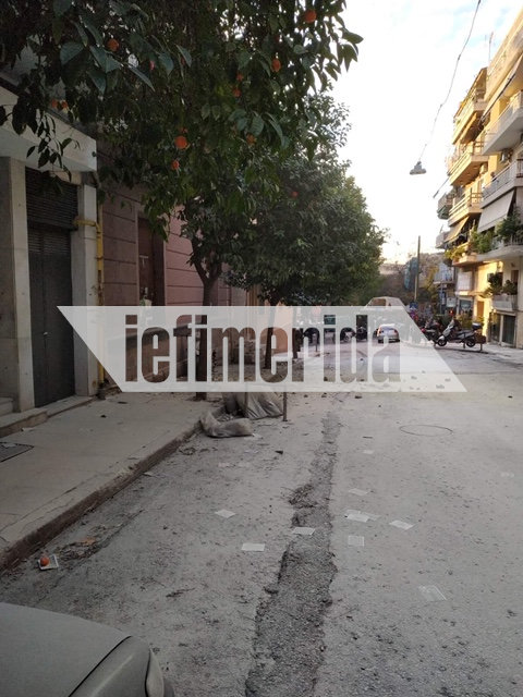 Τρικάκια στο οδόστρωμα πέταξαν οι αντιεξουσιαστές στο Κουκάκι