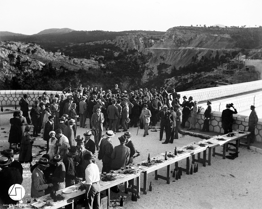Τα εγκαίνια του Φράγματος του Μαραθώνα. Στο κέντρο απεικονίζεται ο πρωθυπουργός Ελευθέριος Βενιζέλος, 1929/Φωτογραφία: Ιστορικό Αρχείο ΕΥΔΑΠ
