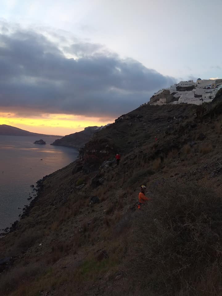 Εγκλημα στη Σαντορίνη: Εγιναν έρευνες στην Καλντέρα