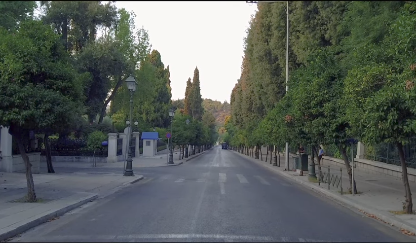 Î•Î¹ÎºÏŒÎ½Î± Î±Ï€ÏŒ Ï„Î¿ Ï€Î¯ÏƒÏ‰ Î¼Î­ÏÎ¿Ï‚ Ï„Î·Ï‚ ÎµÎ»Î»Î·Î½Î¹ÎºÎ®Ï‚ Î’Î¿Ï…Î»Î®Ï‚ ÏƒÏ„Î¿ ÎºÎ­Î½Ï„ÏÎ¿ Ï„Î·Ï‚ Î‘Î¸Î®Î½Î±Ï‚ Ï„Î¿Î½ Î‘ÏÎ³Î¿Ï…ÏƒÏ„Î¿ / Î¦Ï‰Ï„Î¿Î³ÏÎ±Ï†Î¯Î±: Youtube / UpDrone