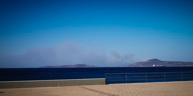 Η πυρκαγιά στην Ελαφόνησο όπως φαίνεται από τη Νεάπολη