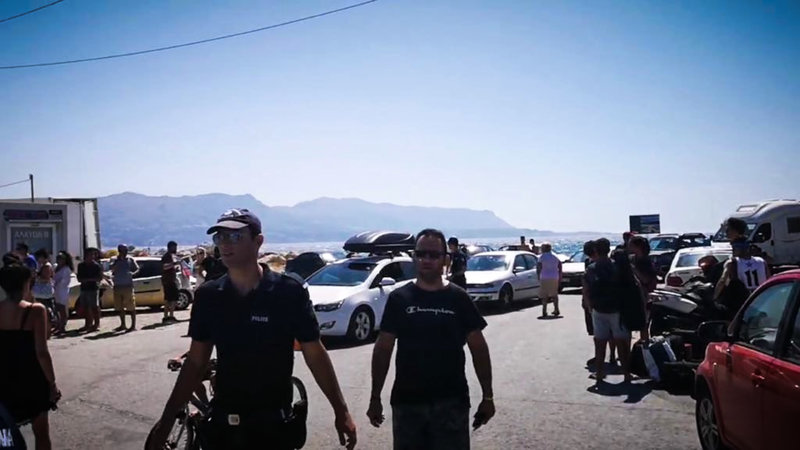Συνωστισμός στο λιμάνι της Ελαφονήσου