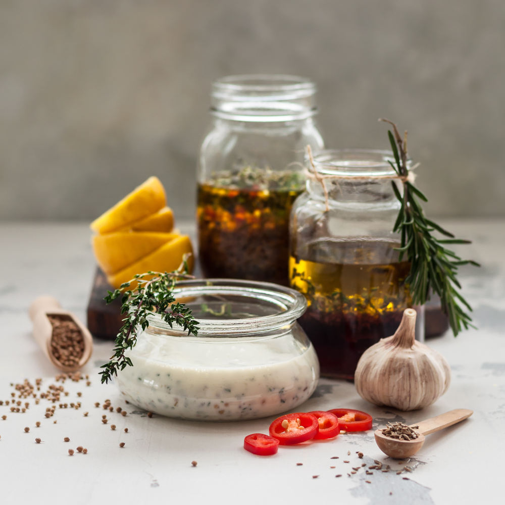 Ελαιόλαδο, μπαχαρικά, μυρωδικά, ξύδι και κρασί είναι τα συστατικά που θα μπορούσαν να γίνουν το βασικό υλικό μιας μαρινάδας