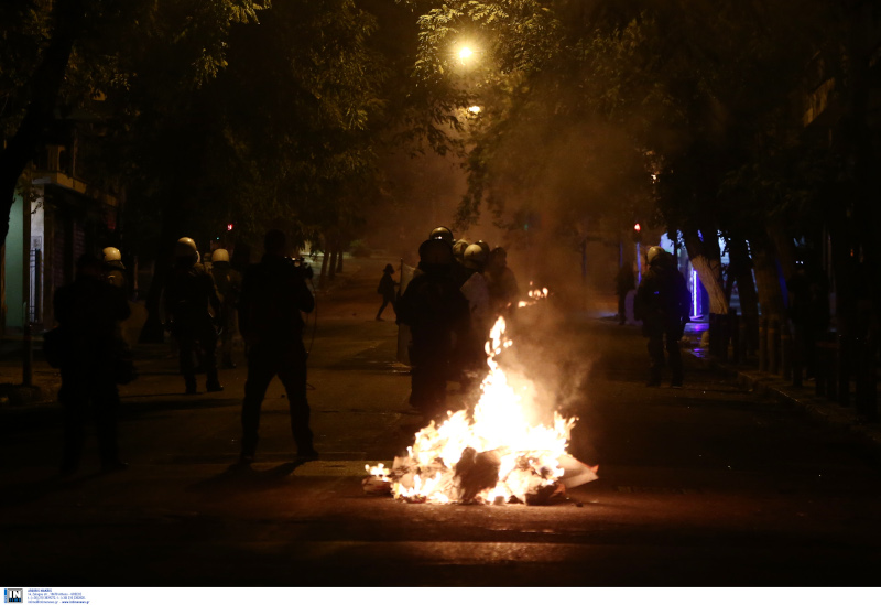 Μικροεντάσεις στα Εξάρχεια μετά την πορεία του Πολυτεχνείου