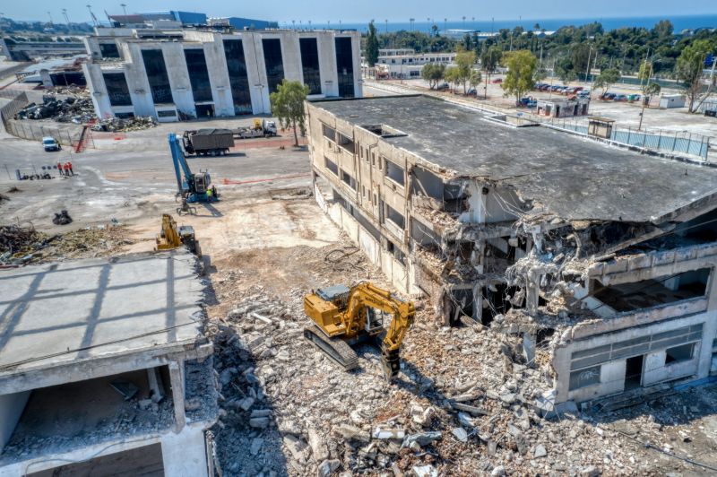 Ξεκίνησε η διαδικασία κατεδάφισης παλαιών κτιρίων στο Ελληνικό