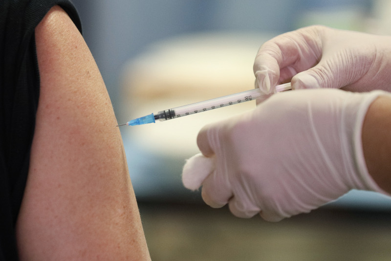 Ενας εκ των πρώτων εμβολιασμών για τον κορωνοϊό στην Ελλάδα