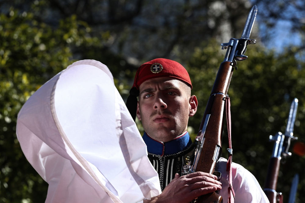 Σήμερα οι Έυζωνες ανήκουν στην προεδρική φρουρά