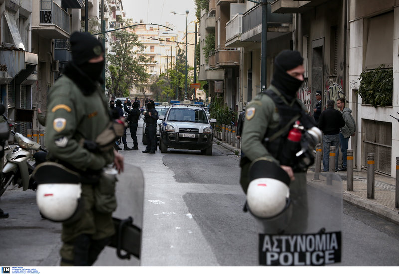 Ανδρες των ΜΑΤ έχουν αποκλείσει τα σημεία που διεξήχθη η επιχείρηση της ΕΛ.ΑΣ. στα Εξάρχεια