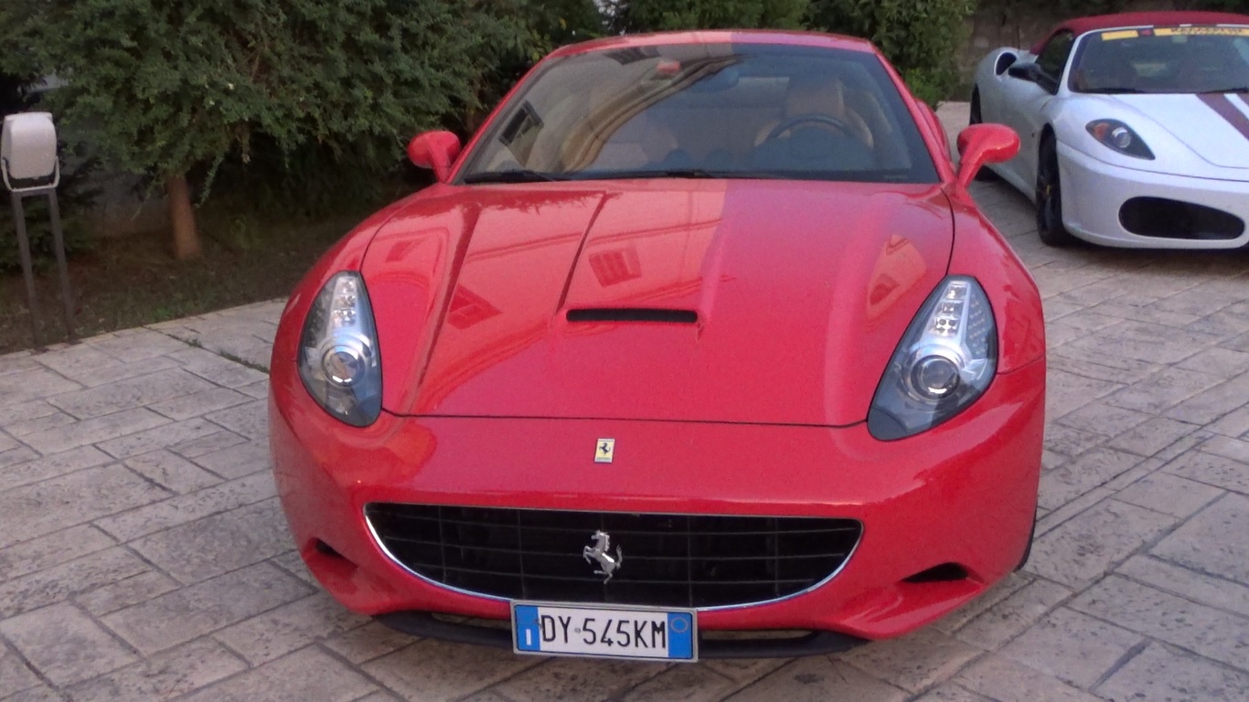 Î£Ï„Î·Î½ Î Î¬Ï„ÏÎ± Ï„Î¿ Î¼ÎµÎ³Î±Î»ÏÏ„ÎµÏÎ¿ Ferrari Club Ï„Î·Ï‚ Î™Ï„Î±Î»Î¯Î±Ï‚, Passione Rossa.  