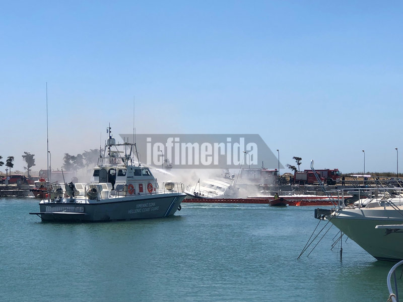 Σκάφος του Λιμενικού επιχειρεί στη μαρίνα Γλυφάδας