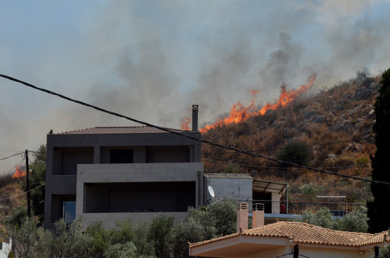 Μεγάλη πυρκαγιά στο Ναύπλιο