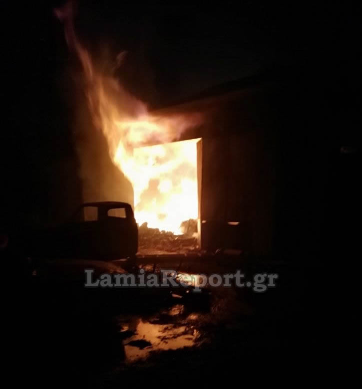 Φωτιά τη νύχτα σε αποθήκη