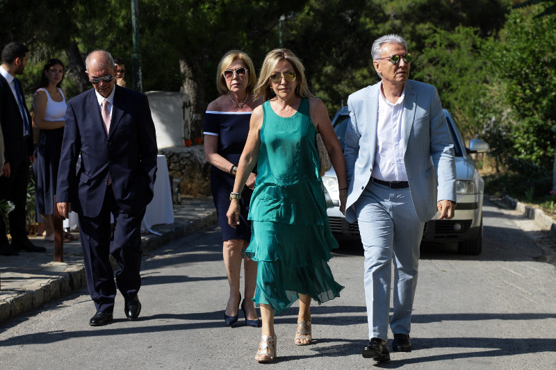 Οι καλεσμένοι στο γάμο Μπαλατσινού - Κικίλια φτάνουν στην εκκλησία: Φωτογραφία: EUROKINISSI