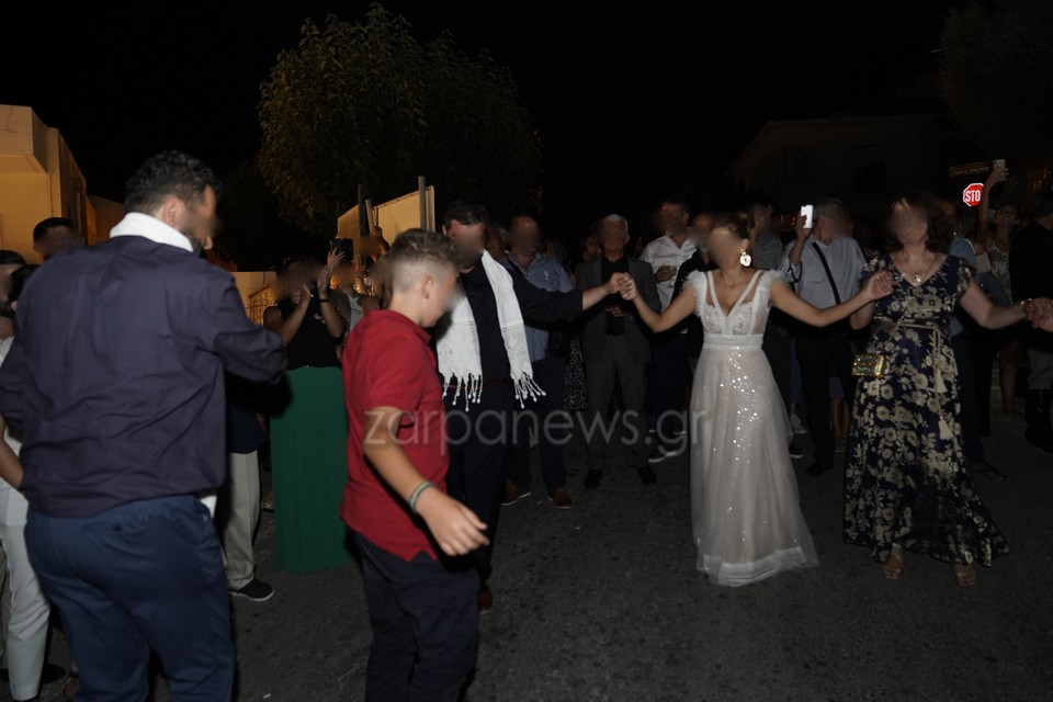 Γάμος στην Κρήτη: Πώς μοιράστηκαν οι 1.800 καλεσμένοι [εικόνες] gamos koronoios 1